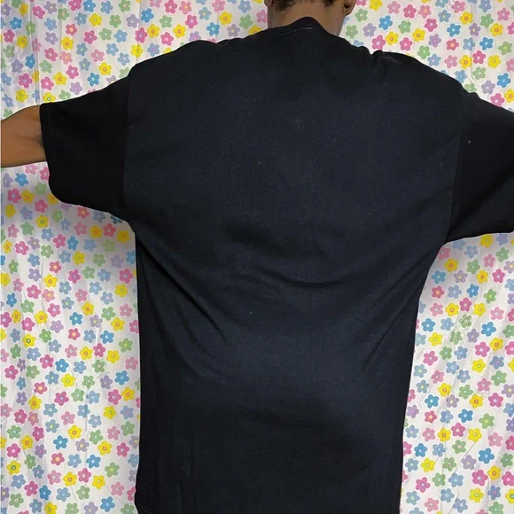 Hog wars house tshirt. Vibrant and bright colors. Size XL. Perfect condition! - Picture 4 of 6